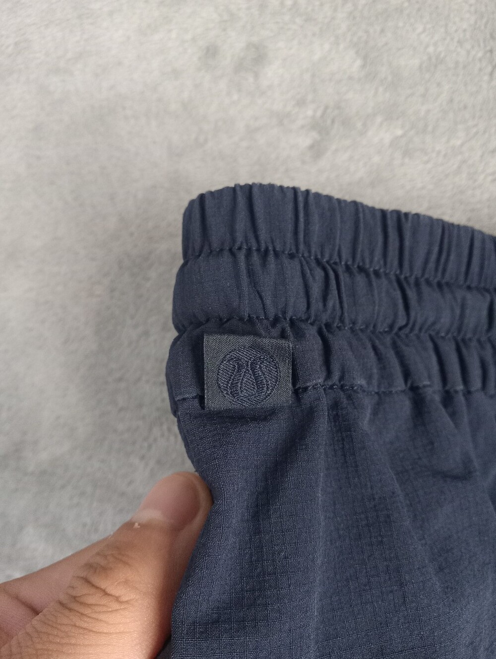 lululemon athletica Men's Navy Drawstring Athletic Shorts Size Small - Picture 2 of 10